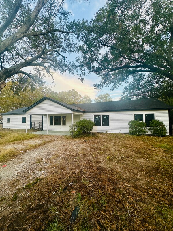 2098 Pinecroft Cir, Shreveport, LA 71108