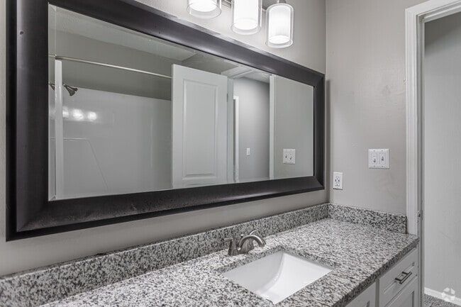 2BR, 1.5BA - 1,000 SF - Hazel