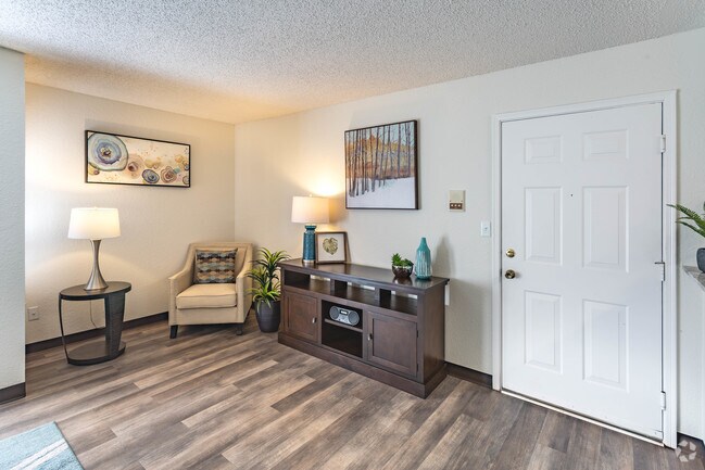 1 BR, 1 BA - Renovated - 750 SF