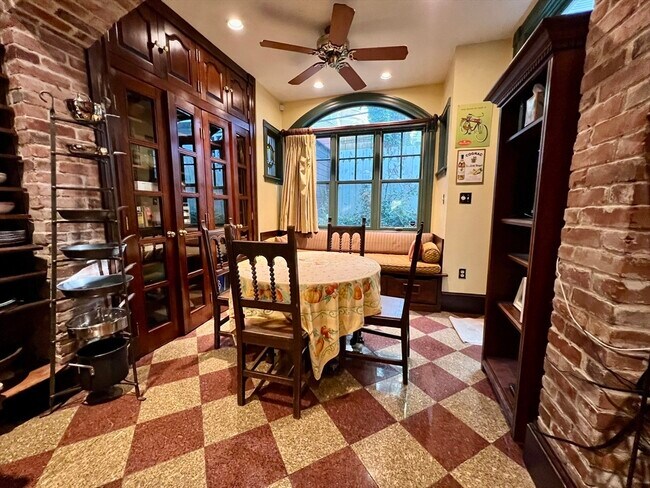 811 Washington St, Brookline, MA 02446 - photo 3