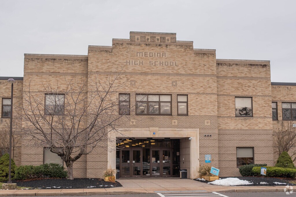 Medina High School provides education in the neighborhood of 
Orleans County.