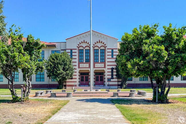 Washington High School in Brookvale offers a variety of classes across several buildings.