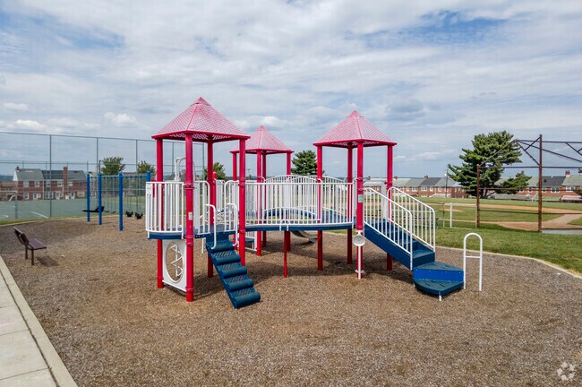 Eastwood Park has many amenities for Graceland Park families to enjoy.
