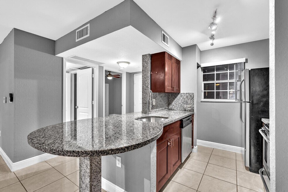 2890 N Oakland Forest Dr unit 108, Oakland Park, FL 33309 - photo 1