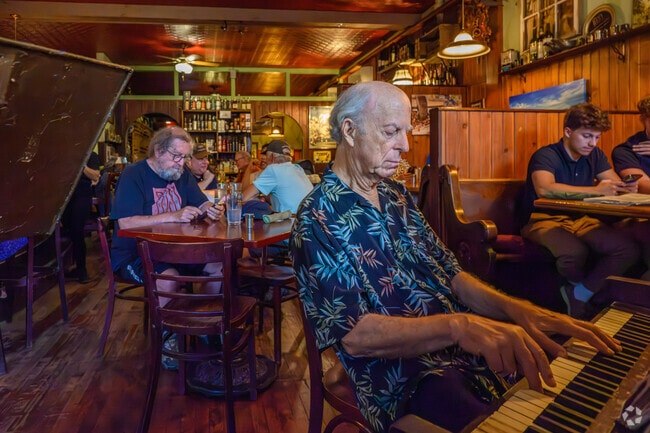 Diners at Aroma Thyme can enjoy a great meal, drinks, and live music.