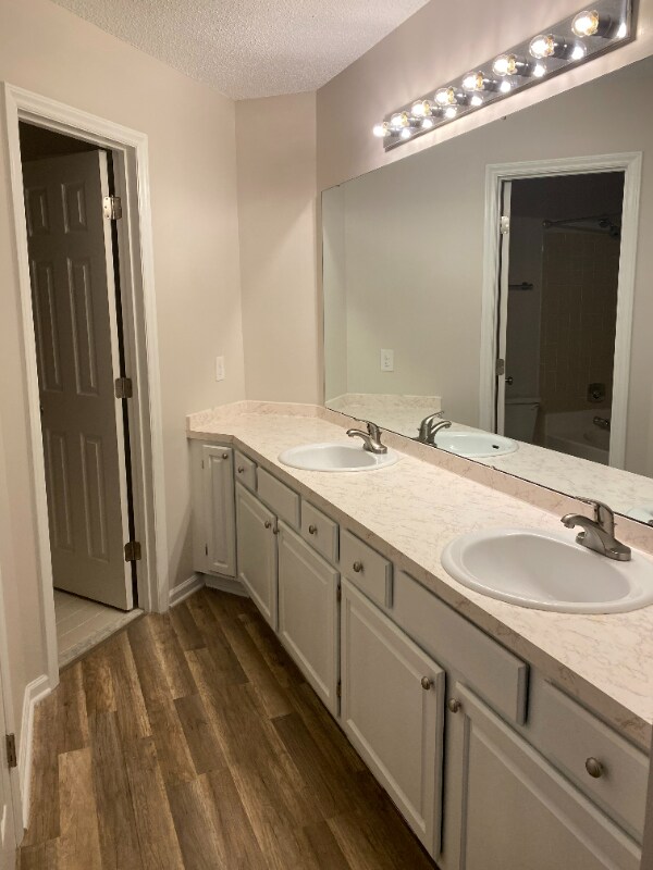 9215 Ravenwing Dr, Charlotte, NC 28262 - photo 7