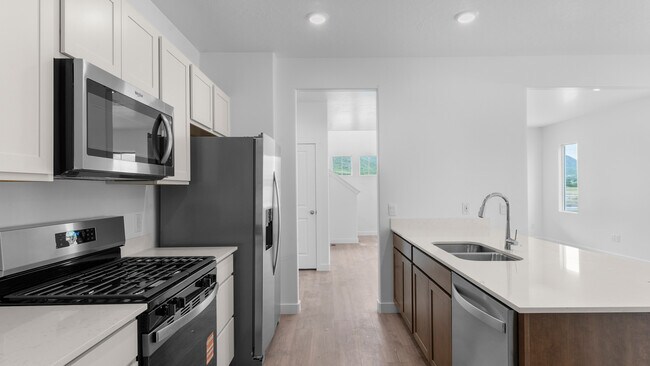 2002 E Albion Dr, Salem, UT 84653 - photo 5