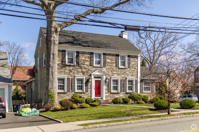 Timeless elegance and modern comfort merge beautifully in Ivy Hill’s distinguished residences, enticing discerning homebuyers.