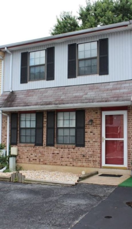 4 Bavarian Ln, Wilmington, DE 19810