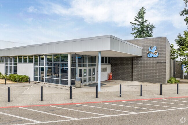 Lakeridge High School offers a variety of athletic programs for students to participate in.