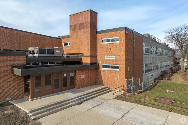 Edith M Smith Middle School is a public school located in Waukegan.