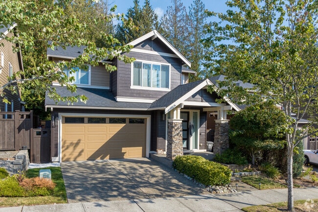 Modern design meets lakeside allure in this Silver Lake craftsman.
