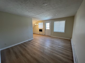 891 Mammoth Rd Unit D, Manchester, NH 03104