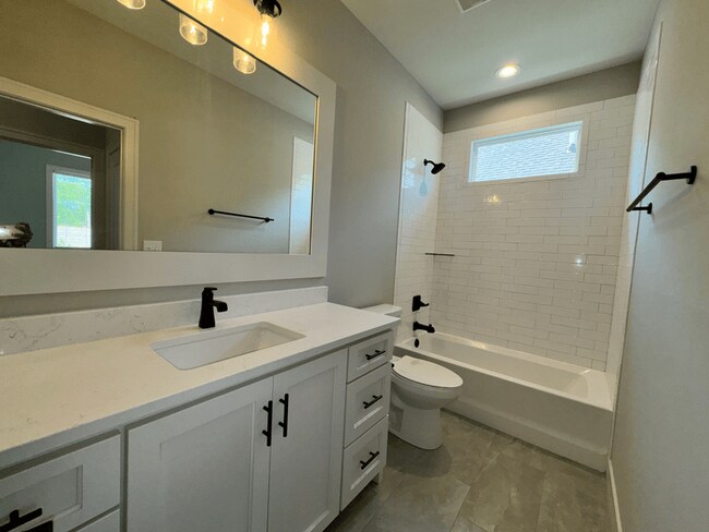 1439 SW Winthrop Dr, Lee's Summit, MO 64081 - photo 6