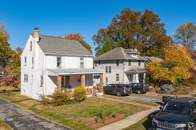 Classic American four square homes can be found on the residential streets of Newark.