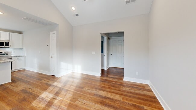 68 Nichols Dr unit 5, Woodbury, TN 37190 - photo 2