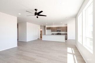 1204 W Cub River Dr, Meridian, ID 83642