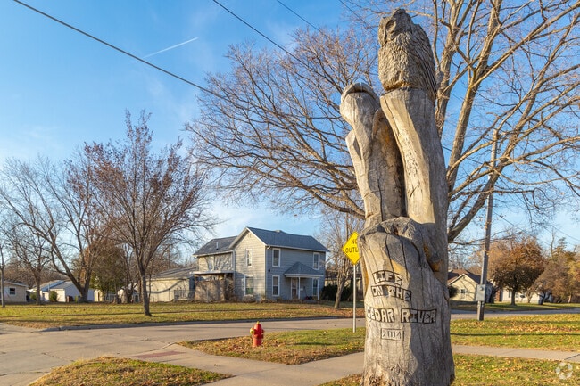 Decorative carvings of animals can be found throughout Vinton.