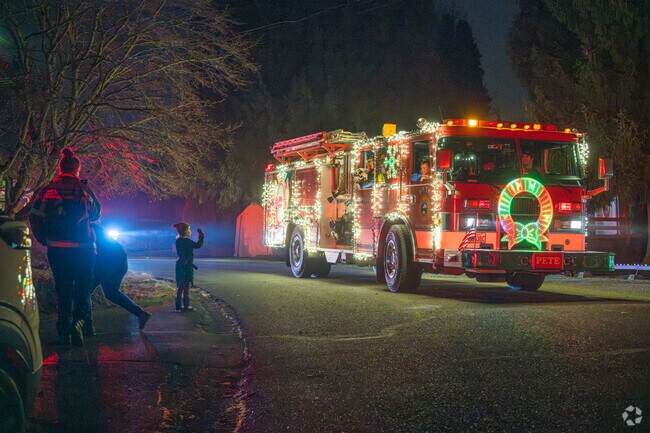 Create core memoires with your family at Des Moines Santa Parade.