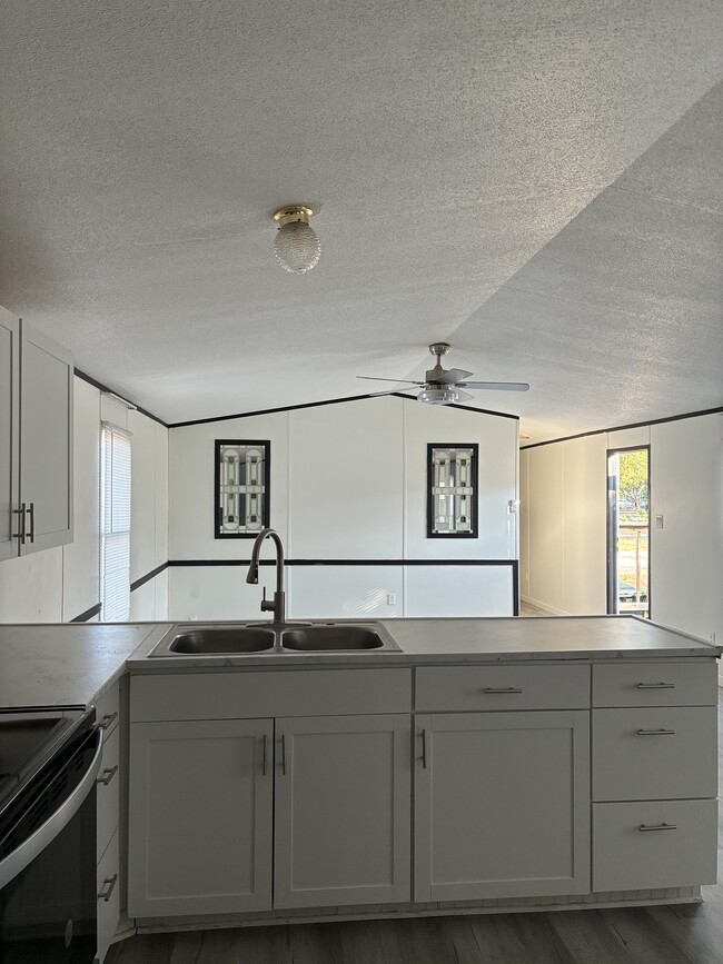 212 Quail Ridge Dr, Kyle, TX 78640 - photo 2