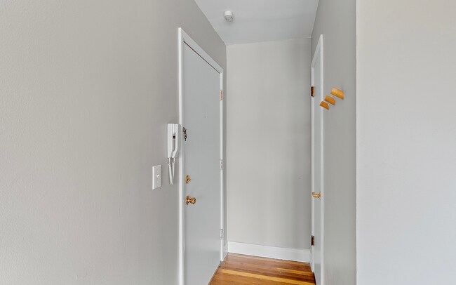 Spacious Studio The Flats at Wasson Way Entry Way