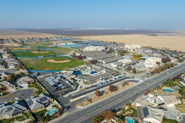 Frontier High School serves 9th-12th grade levels in Bakersfield, CA.