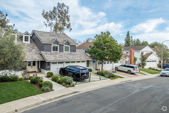 El Niguel Heights features a variety of home styles, from traditional, to Cape Cod, to Mediterranean-style homes.