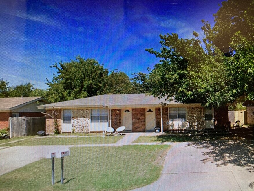 Right sode pf this duplex - 7608 Abbott Drive