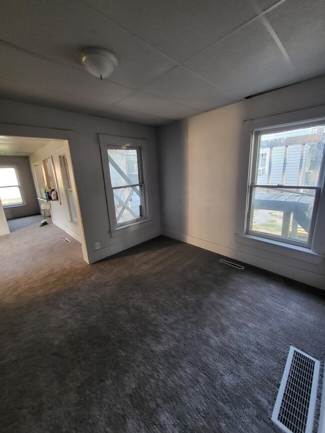 378 W Division St unit Lower, Fond Du Lac, WI 54935 - photo 6