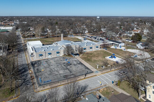 Mark Twain Elementary School in Carthage has a B+ rating on Niche.