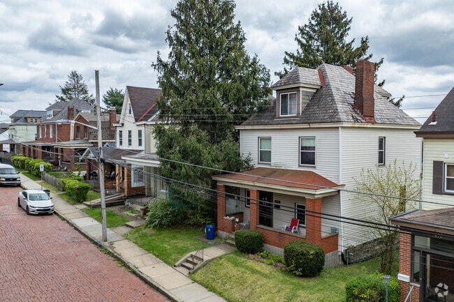 St. Clair is home to American Foursquare style homes.