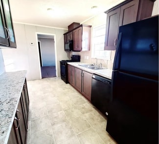 9884 Northwinds Dr, Fair Haven, MI 48023