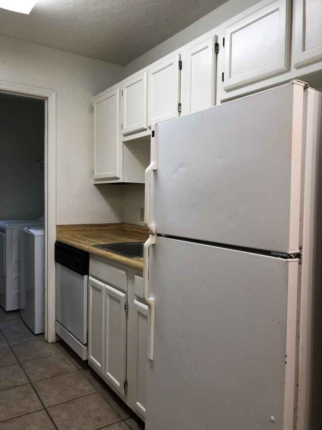 Oakcrest Apartments, Tallahassee, FL 32304 - photo 6