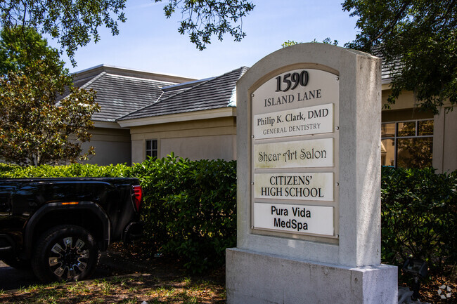 Citizens High is conveniently located in an Island Lane Plaza.