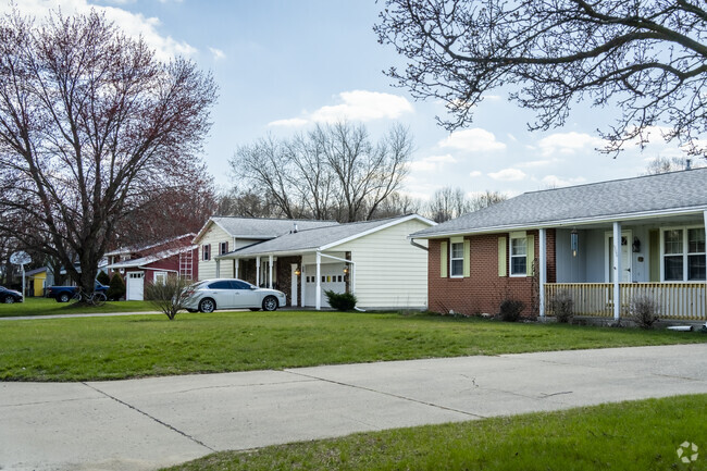 Ranch homes in Maplecres sit on cozy, well-maintained lots.