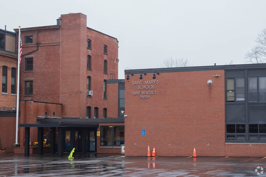 St Mary School provides education in the neighborhood of 
Outlying Ontario County.