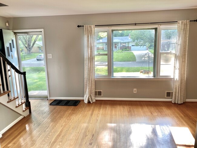 6309 Maple Dr, Indianapolis, IN 46220 - photo 3