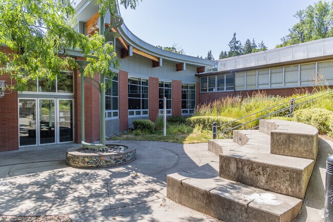 Bolton Primary School is a public pre-K & elementary school in West Linn.