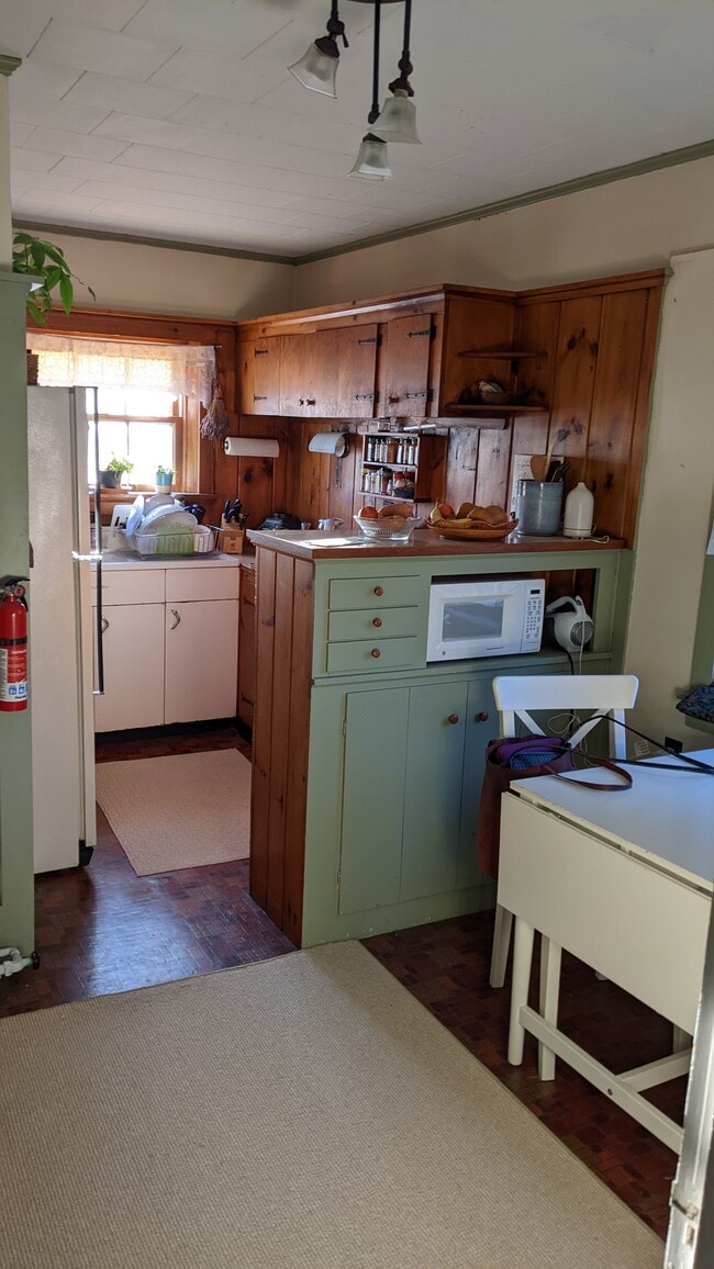 294 Western Ave unit Apartment 3, Henniker, NH 03242 - photo 3