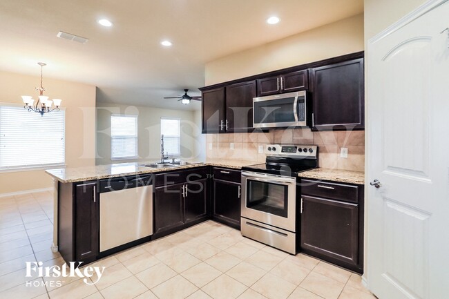 522 Cantebury Park Ln, Ponder, TX 76259 - photo 6