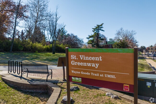 St. Vincent Greenway is a nearby path to Beverly Hills wonderful for afternoon walks.
