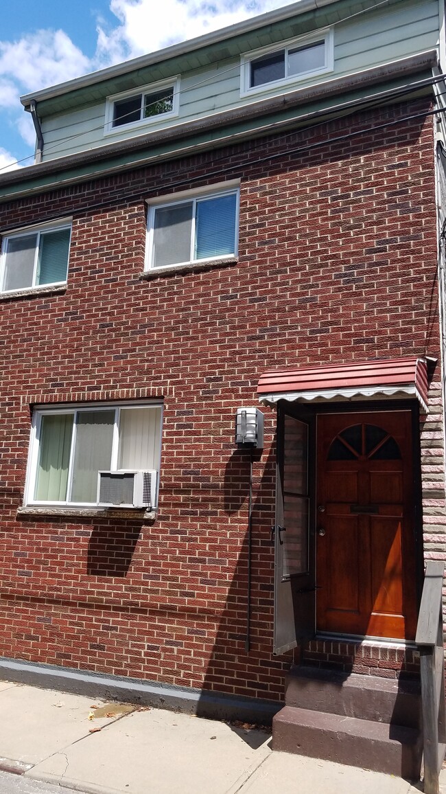 1707 Edwards Way Unit 2nd Floor Apt, Pittsburgh, PA 15203