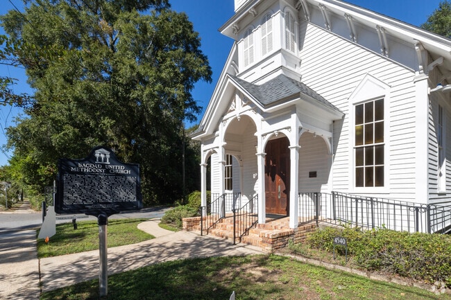 The historic Gothic Revival-style Bagdad Methodist Church from 1885 still holds services.