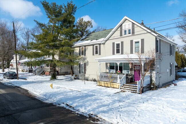 Historic American foursquares and colonials grace the streets of Olde Reynoldsburg.
