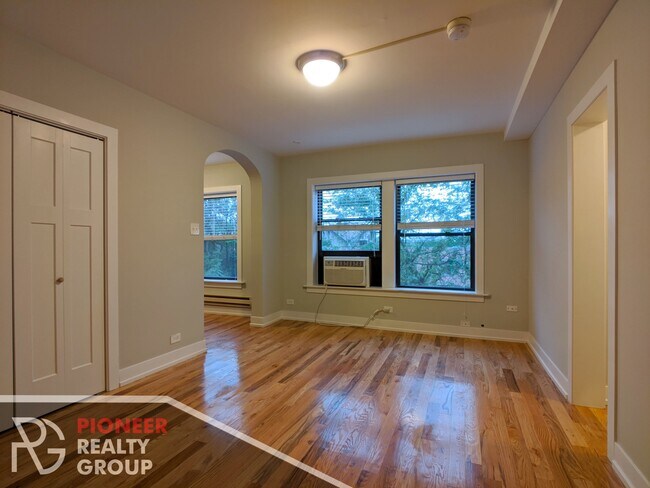 560 W Arlington Place unit 607, Chicago, IL 60614 - photo 2