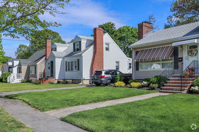 A variety of architectural styles in single-family homes add character to the Vinnin Square neighborhood.