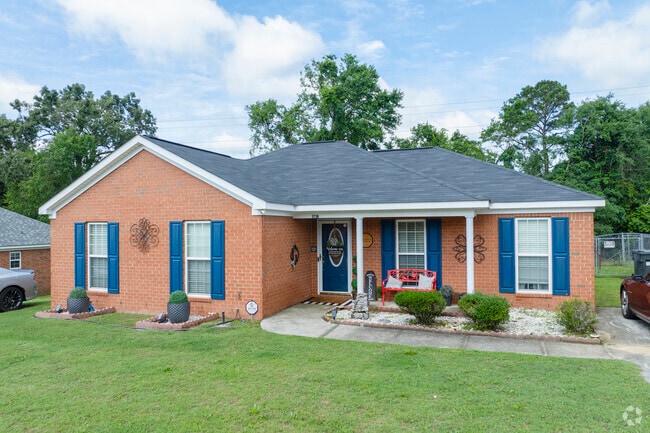 Cross Creek’s diverse housing mix enhances neighborhood appeal with ranches, townhomes, and new builds.