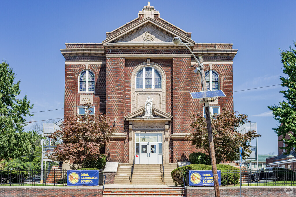 Dual Language School provides education in the neighborhood of 
Raritan Manor