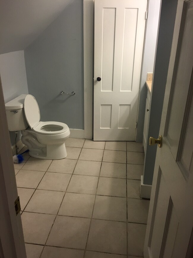 11 Monroe Ave unit 2, Bristol, RI 02809 - photo 3