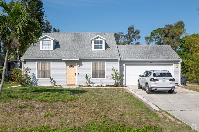 Cape Cod style homes are common in San Carlos Park.